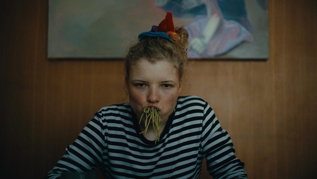 How to Be Normal and the Oddness of the Other World (Source: themoviedb.org)