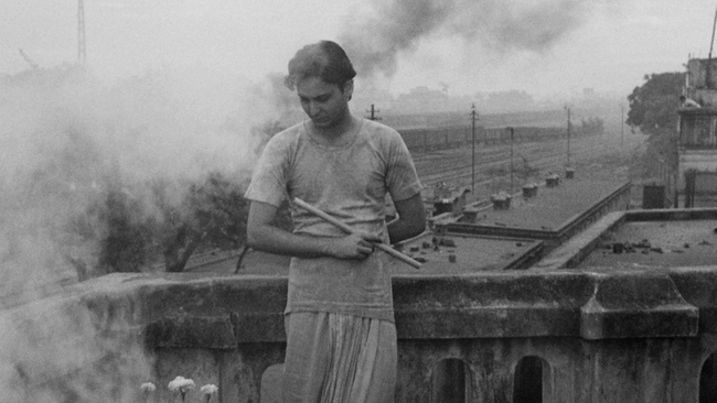 Apur Sansar (Source: themoviedb.org)