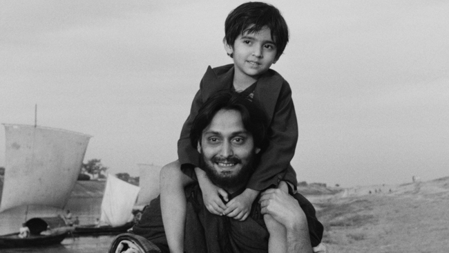 Apur Sansar (Source: themoviedb.org)