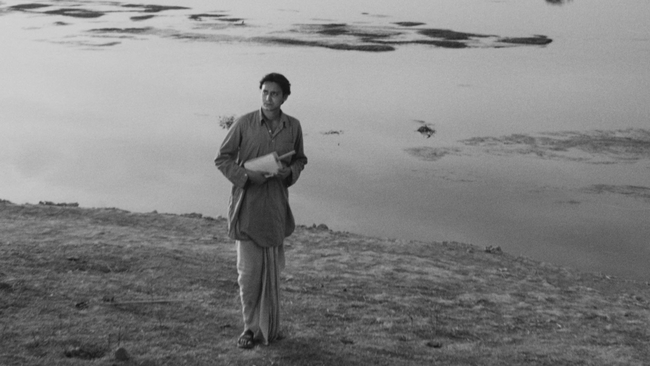 Apur Sansar (Source: themoviedb.org)